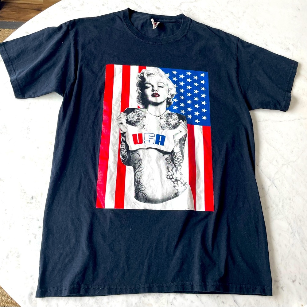 Marilyn Monroe shirt American Flag Black Short Sleeve Crew Neck Marilyn M